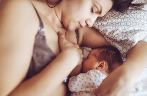 What to Wear to Bed When Breastfeeding