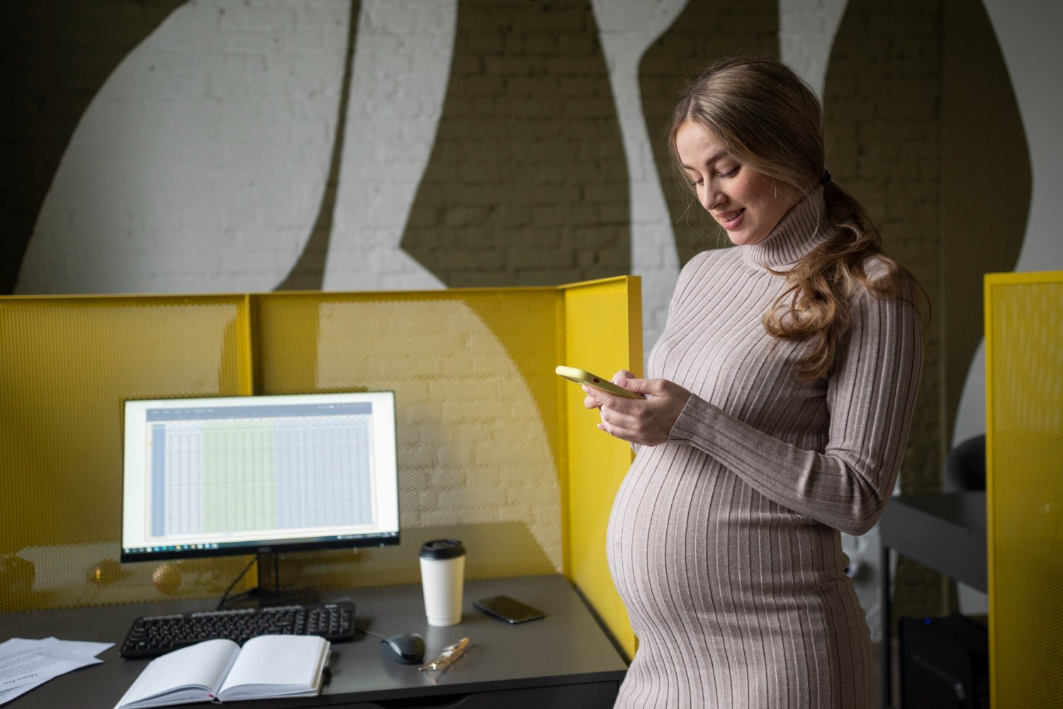 Pregnancy In The Age Of Social Media: Discerning What to Share - Sleepybelly